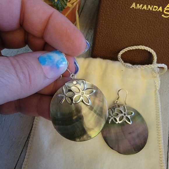 NIB Amanda Sterett Iredecent Earrings - Picture 3 of 8